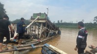 Polsek Cerenti Tertibkan Aktivitas PETI di Sungai Kuantan, Satu Unit Dompeng Dimusnahkan Meski Sempat Dihadang Warga