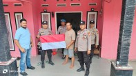 Polsek Minas Bagikan Bendera Merah Putih kepada Warga Sambut HUT RI ke-81