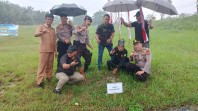 Polsek Minas Tanam 230 Bibit Pohon Dukung Program Green Policing Polda Riau
