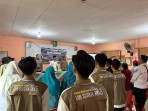Mahasiswa KKN UNRI Edukasi Warga Tembilahan Hulu Olah Sabut Kelapa dan Budidaya Azolla, Kapolsek Beri Dukungan