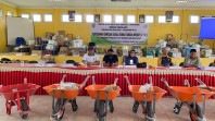 Bumdesma Berkah Cemerlang Salurkan Bansos untuk 128 Warga Miskin di Kelayang