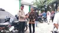 Polsek Minas Bagikan THR Tanaman Hari Raya kepada Jemaah Iduladha, Wujudkan Edukasi Green Policing di Tengah Masyarakat