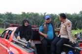 BUPATI SIAK AFNI ZULKIFLI TINJAU LOKASI KARHUTLA DAYUN: 40 HEKTAR PADAM, MASUK TAHAP PENDINGINAN