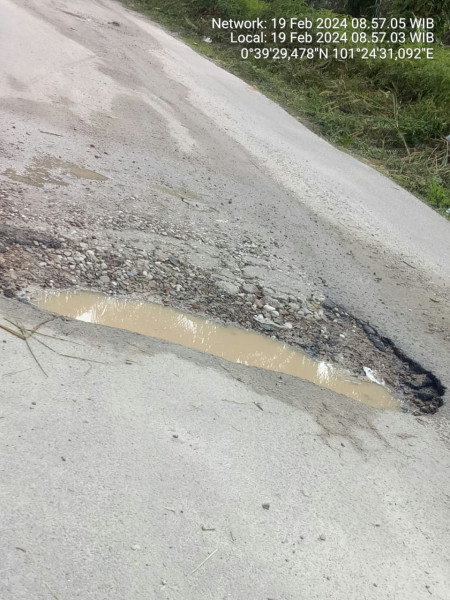 AKIBAT BANYAK LOBANG DI JALAN PEKAN BARU, PEMICU BANYAK KECELAKAAN