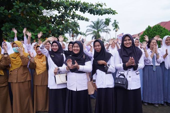 Kabar Bagus Untuk Guru Bantu! Disdik Riau Sudah Cairkan Honor Rp 660 Juta