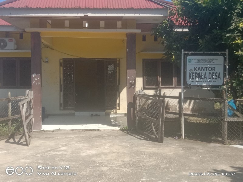 Diduga Abaikan Disiplin Pelayanan Publik, Kantor Desa Perkebunan Sungai Parit Baru Dibuka Pukul 10.21 WIB