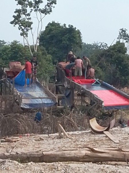 Puluhan Titik PETI di Desa Semelinang Tebing Diduga Masih Beroperasi, Warga Minta Kapolda Riau Turun Tangan