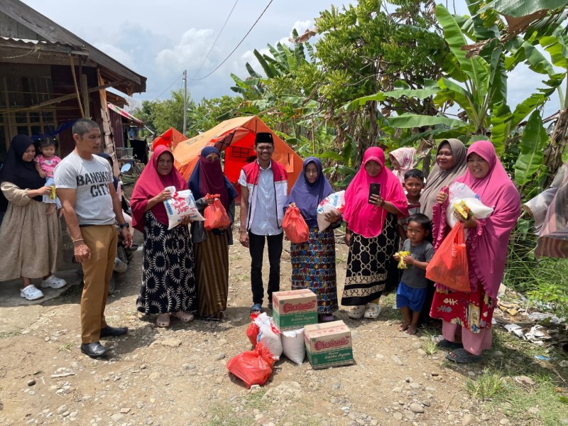 Hari ke-14 Puasa, DPC PDI Perjuangan Aceh Utara Salurkan Paket Ramadhan untuk Warga