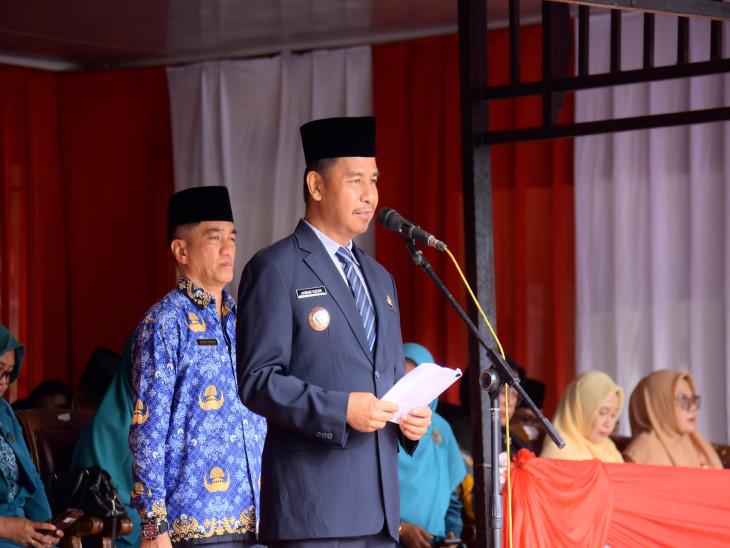 Bupati Kampar pimpin Peringatan Hardiknas 2026 di lapangan pelajar Bangkinang