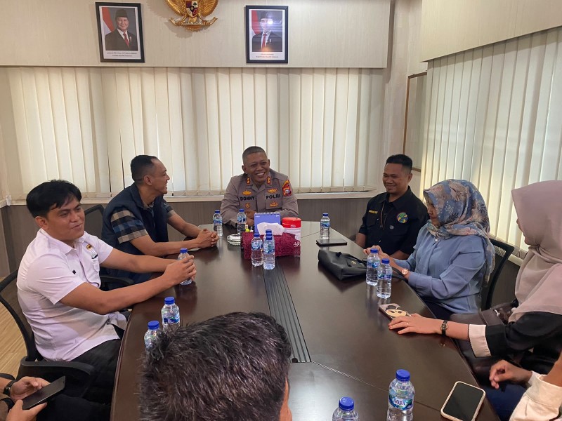 Bukan Sekadar Silaturahmi, IWO Inhil dan Polres Bahas Perang Melawan Hoaks hingga Dukung Program Green Policing