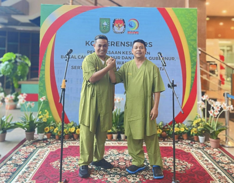 Tiba di RSUD Arifin Achmad, Paslon Anton-Poti Jalani Pemeriksaan Kesehatan
