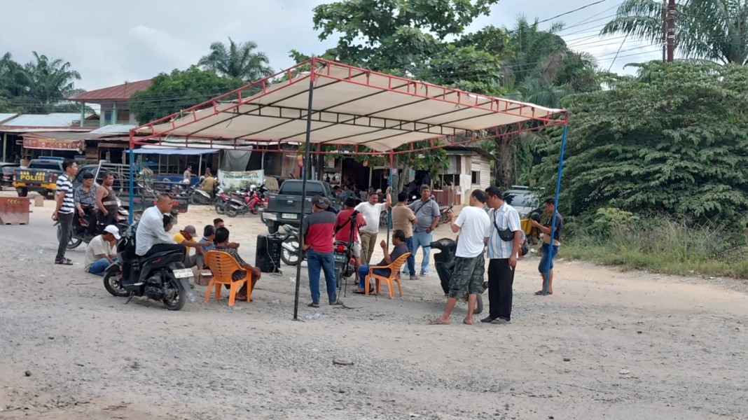 Janji Perbaikan Jalan Belum Terwujud, Warga Minas Murka Dan Kembali Gelar Aksi Protes Pemprov Riau Didesak Segera Benahi Jalan Minas–Perawang