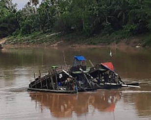 Tambang Emas Ilegal Diduga Marak di Baturijal Hulu, Ratusan Rakit PETI Bebas Beroperasi