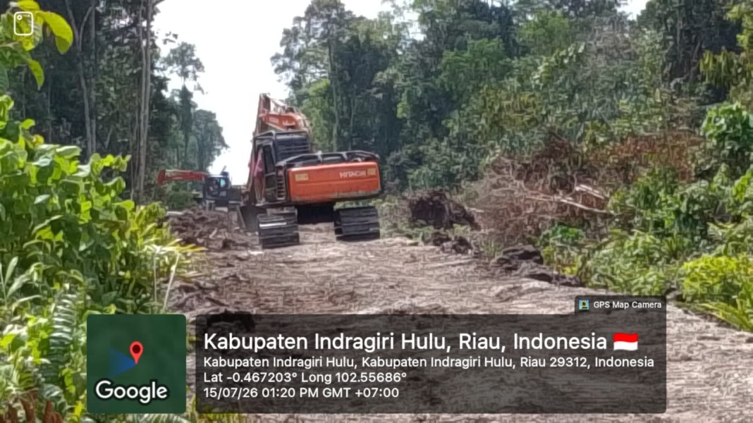 Puluhan Alat Berat PT SBP Kembali Beroperasi di Lahan Sengketa Sungai Raya - Sekip Hilir, Warga Minta Polisi Kawal Rekomendasi  BAM DPR RI