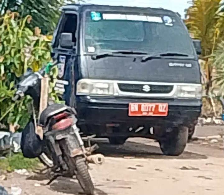 Mobil Plat Merah Diduga Digunakan Angkut Peralatan Tambang Ilegal di Riding Panjang, Warga Minta Aparat Bertindak