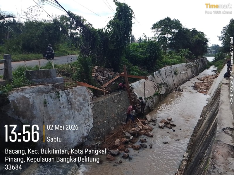 Nampak Jelas Perbaikan Talut Di kolong Akit/Apin Menggunakan Batu Gunung Bekas Dan Tanpa Adanya Papan plank
