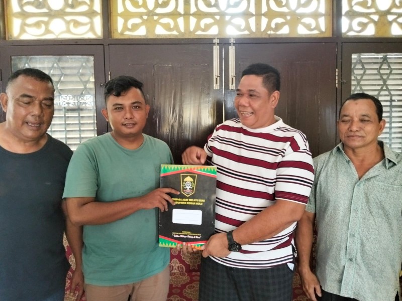 Pengurus Hulu Balang MKA LAMR Kabupaten Rokan Hulu Resmi Terima SK Masa Bakti 2026–2031