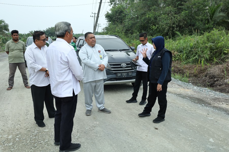 DBH Siak Dipangkas 72 Persen, Pemkab Gandeng Perusahaan Perbaiki 30 Km Jalan Rusak