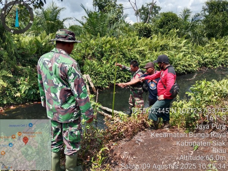 Babinsa Koramil 06/PWK Sabak Auh Perkuat Sinergi Warga dan Cegah Karhutla di Wilayah Binaan