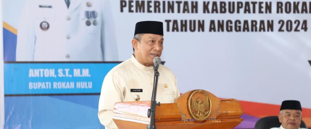 Bupati Rohul Anton, ST, MM Serahkan SK CPNS Pemkab Rohul Tahun Anggaran 2024