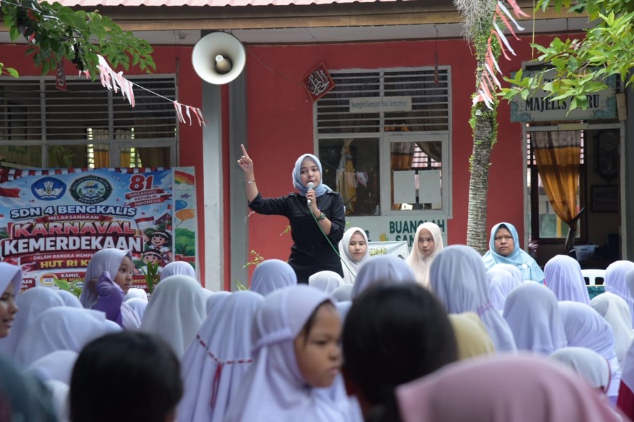 Diskominfotik Sambangi SDN 04 Bengkalis, Edukasi Siswa tentang Bahaya Gadget dan Cyber Bullying