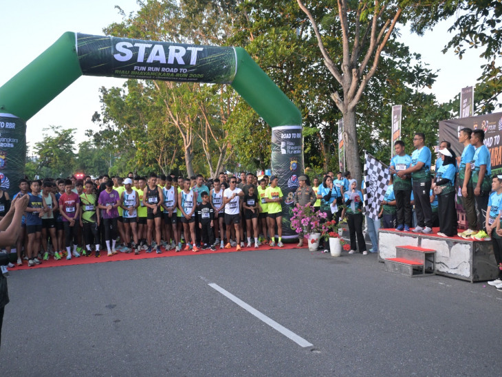 Ahmad Taridi ketua DPRD Kampar menghadiri Fun Run Road To Riau Bhayangkara Run 2026