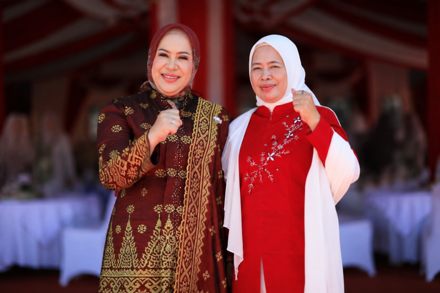 HUT RI ke-81 di Rohul Tampil Beda:  Pakaian Anggun Ketua TP PKK dan Ketua GOW Serta Kuliner Gratis Curi Perhatian Masyarakat