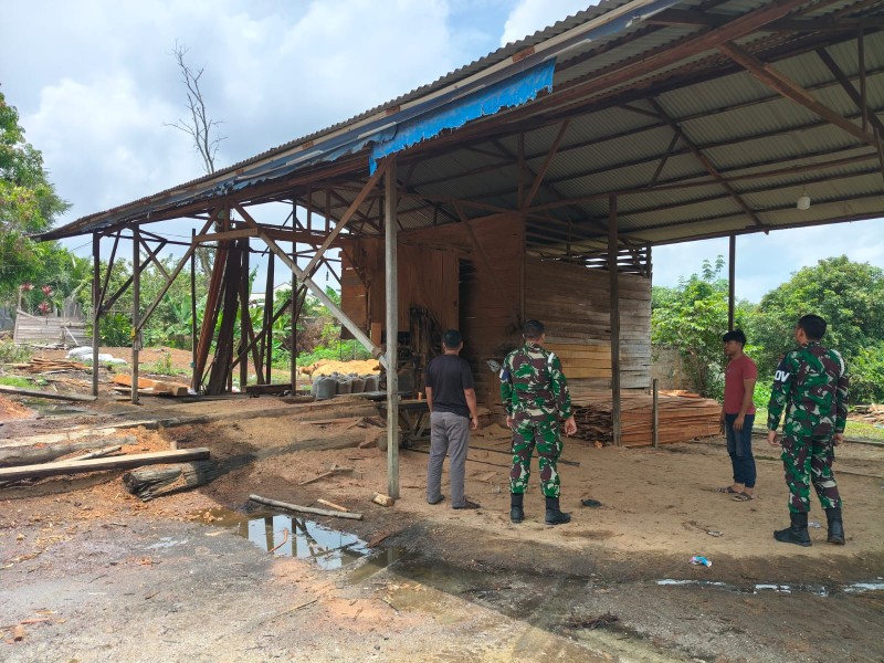 Danyonif 132/BS salo Klarifikasi Sawmil yang Diduga banyak menjamur di blakang Batalyon 132,Ternyata tidak ada yang beroperasi.