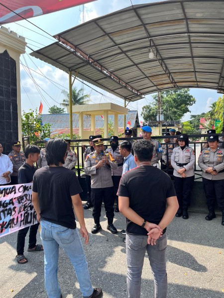 Mahasiswa Riau Gelar Aksi Unjuk Rasa Tuntut Penindakan Kegiatan Ilegal di Rokan Hilir