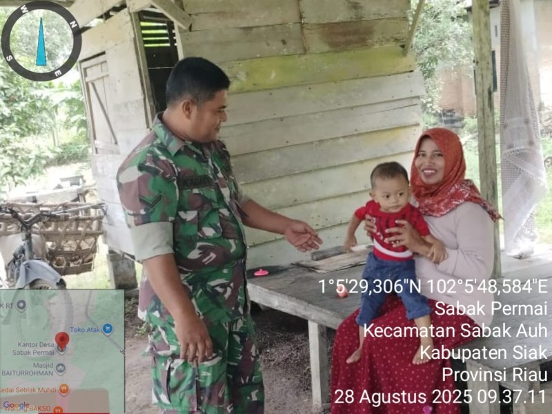 Babinsa Sabak Auh Peduli Generasi: Pengecekan Stunting di Sabak Permai