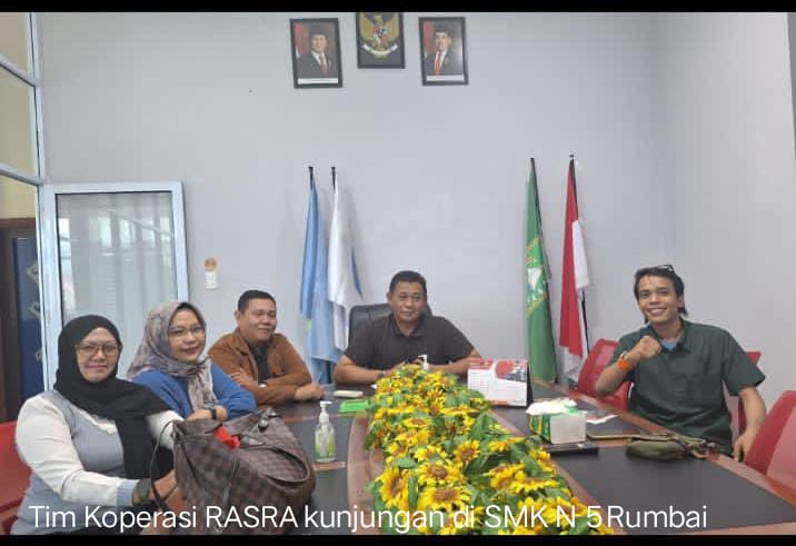 Tim koordinator Koperasi Rakyat Sejahtera (RASRA)  Wilayah Pekanbaru Sambangi Sekolah yang akan dijadikan tempat simulasi Makan Bergizi Gratis Perdana di Riau