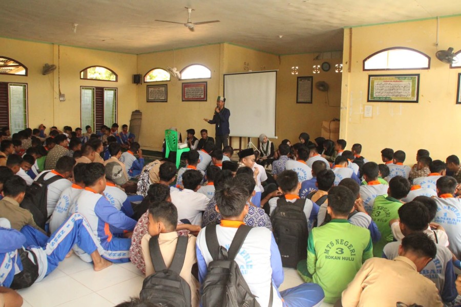 HMI Cabang Rokan Hulu Gandeng SMK N 1 Rambah Tingkatkan Materi Umum Siswa dalam MPLS