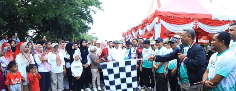 Pemkab Rohul Dan Ribuan Masyarakat, Meriahkan Kegiatan Jalan Santai Dalam Rangka Dies Natalis UPP Ke-16