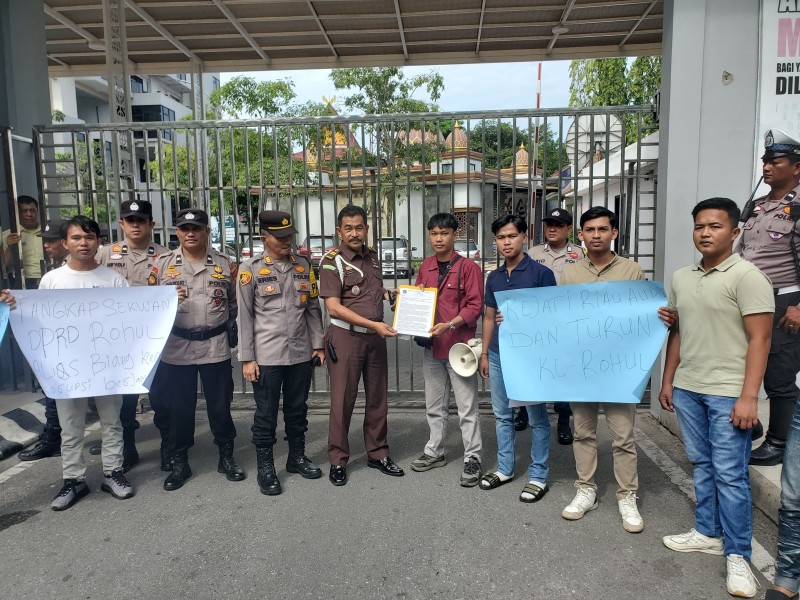 Massa Aksi Desak Kejaksaan Tinggi Riau Tindak Tegas Dugaan Korupsi Berjamaah di Lingkungan DPRD dan OPD Rokan Hulu
