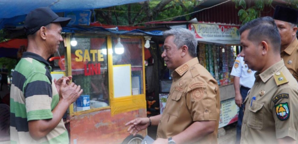 Turun Langsung ke Lapangan, Bupati Anton Pastikan Bazar UMKM Berjalan Lancar