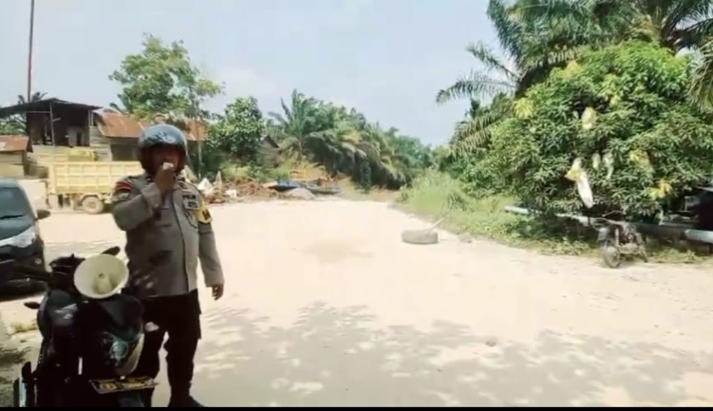 Cuaca Panas dan Kering, Polsek Minas Ingatkan Warga Menggunakan TOA Agar Jangan Bakar Lahan