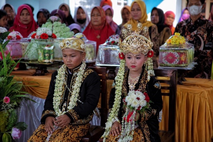 Pernikahan Adat Anak Usia Dini: Saat Tradisi Berhadapan dengan Hak Anak