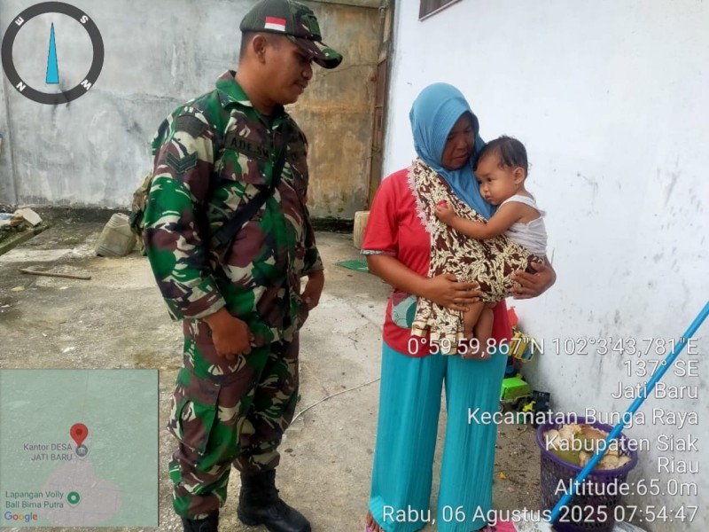 Babinsa Koramil 06/Sabak Auh Laksanakan Pengecekan Anak Stunting di Kampung Jatibaru