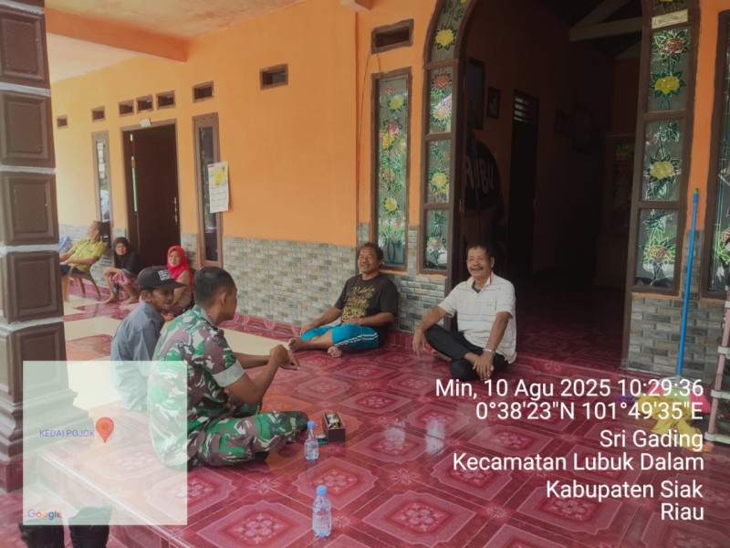 Babinsa Koramil 01/Siak Ajak Warga Srigading Tingkatkan Gotong Royong dan Waspadai Narkoba