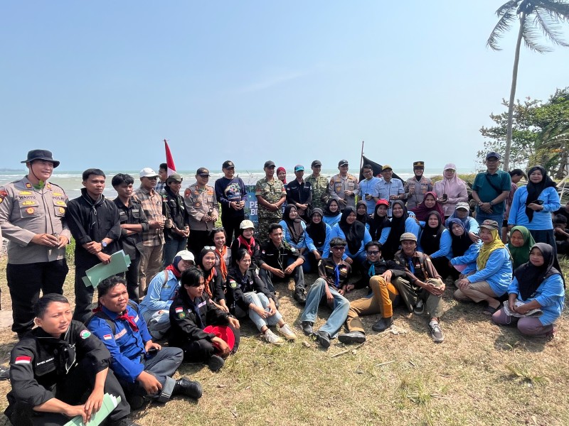 Bersama Warga, GPA Gendong Adventure Tanam Harapan di Pesisir Pondok Kelapa