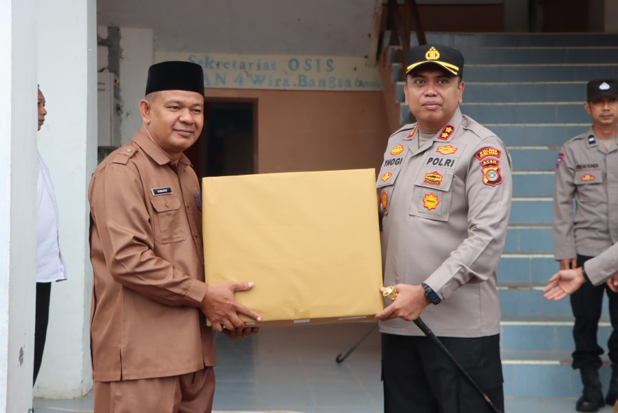 Kapolres Aceh Barat Jadi Irup di SMA 4 Wira Bangsa, Tekankan Disiplin dan Hindari Kenakalan Remaja