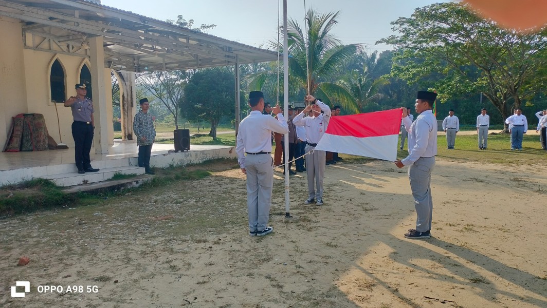 Police Goes to School di Ponpes Aufia Global, Kapolsek Minas Ajak Santri Jauhi Bullying dan Narkotika