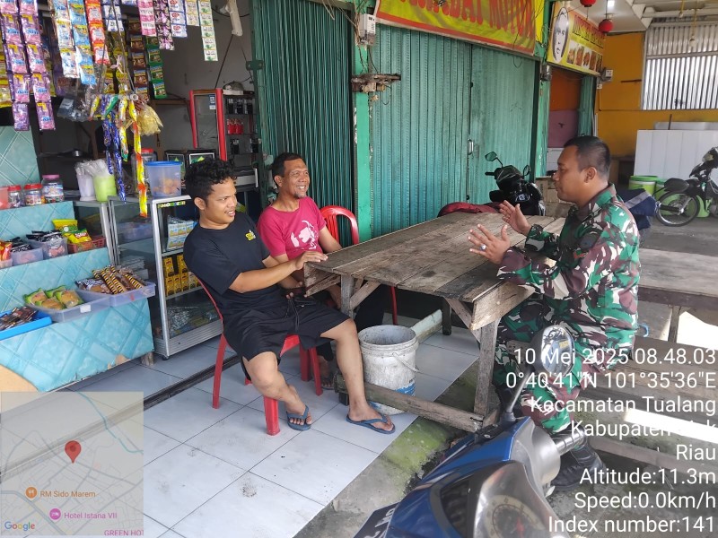 Babinsa Koramil 04/Perawang Gelar Komsos di Kampung Perawang Barat, Tekankan Pentingnya Kesehatan dan Kebersihan Lingkungan