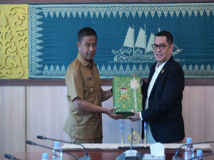 Penyerahan LKPD Unaudited Tahun 2025 Kabupaten Kampar di kantor BPK
