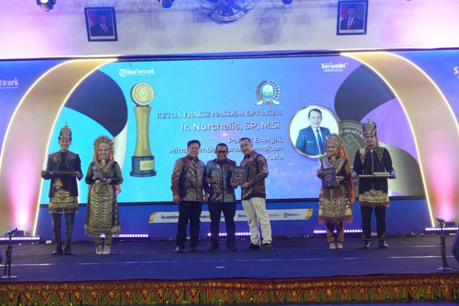 Dapat Anugerah Gebrakan Sang Pemimpin, Nurchalis Bicara Masa Depan Ekonomi Barsela