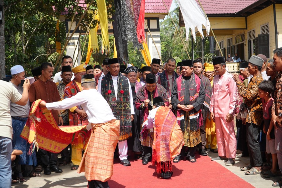 Lestarikan Budaya, Pemkab Rohul Hadiri Tradisi Mandai Ulu Taon