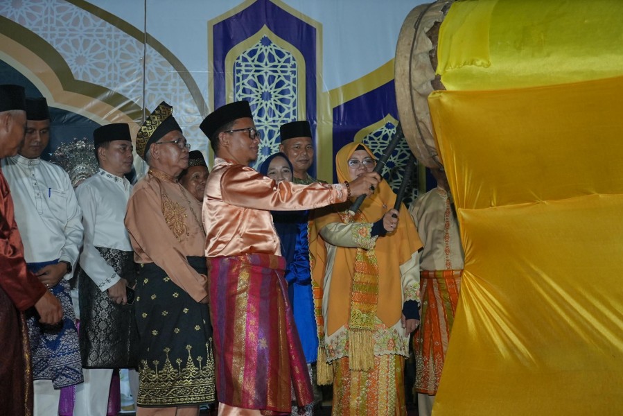 BUKA MTQ MINAS, BUPATI AFNI: ANGGARAN TERBATAS, PEMBINAAN QORI TETAP JALAN
