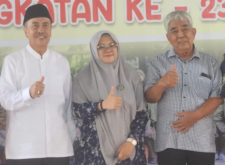 Diapit Arwin dan Syamsuar, Dr.Afni: Doakan Siak Lebih Baik