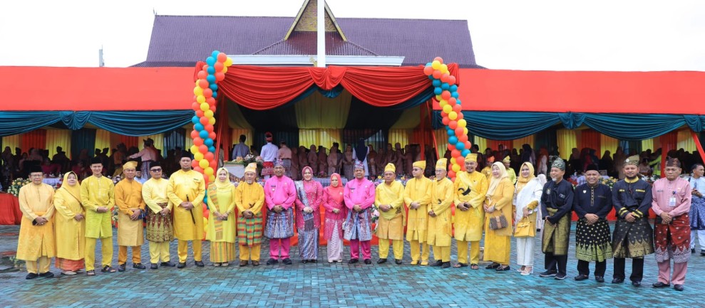 Rintik Hujan Tidak Mengurangi Semangat Kebersamaan Dalam Upacara Peringatan Hari Jadi Kabupetan Rokan Hulu Ke-26