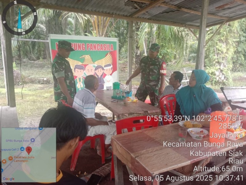 Babinsa Koramil 06/Sabak Auh Ajak Warga Kampung Jayapura Aktifkan Kembali Pos Ronda